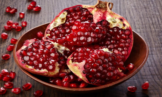 How to choose a ripe and sweet pomegranate