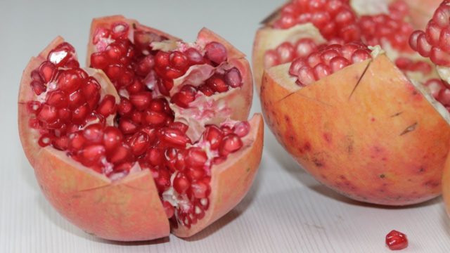 How to choose a ripe and sweet pomegranate