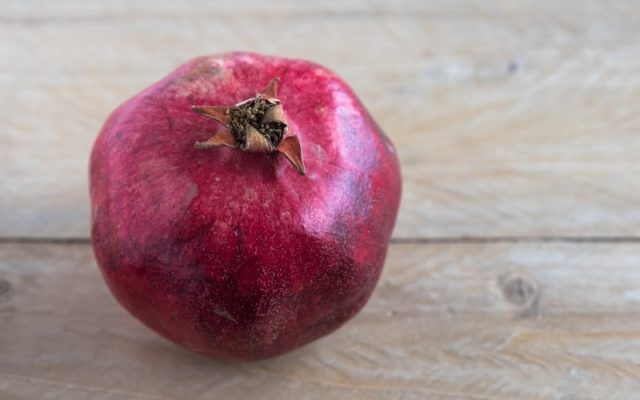 How to choose a ripe and sweet pomegranate