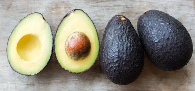 How to choose a ripe avocado in the supermarket