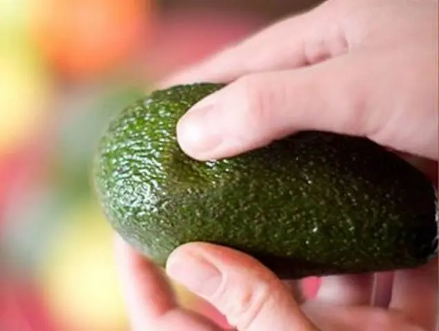 How to choose a ripe avocado in the supermarket