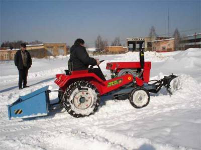 How to choose a snow shovel on wheels