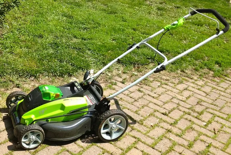 How to choose an electric lawn mower: tips