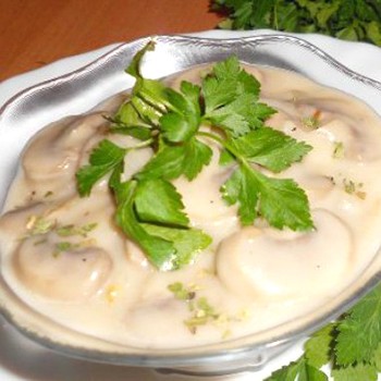 How to cook champignons in sour cream