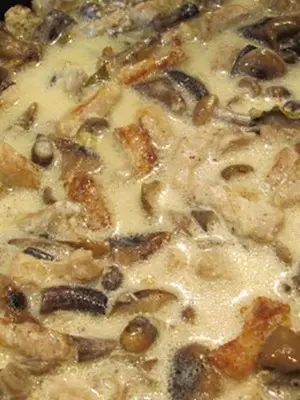 How to cook champignons in sour cream