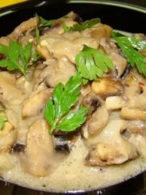 How to cook champignons in sour cream