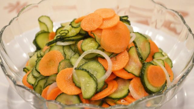 How to cook cucumber salad for the winter