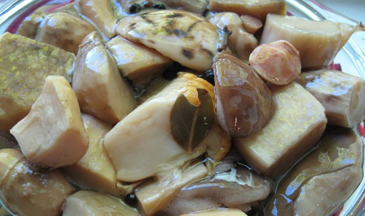 How to cook delicious porcini pickled mushrooms for the winter