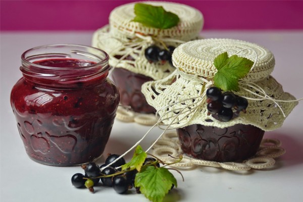 How to cook five-minute blackcurrant jam