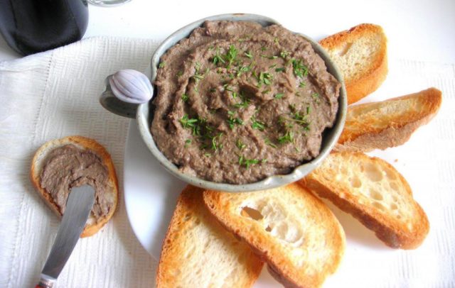 How to cook homemade beef liver pate: in the oven, slow cooker