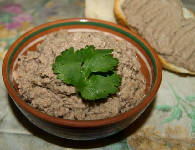 How to cook homemade beef liver pate: in the oven, slow cooker