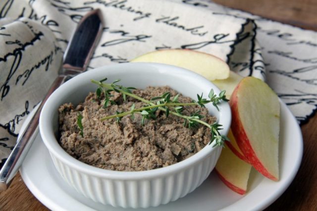 How to cook homemade beef liver pate: in the oven, slow cooker