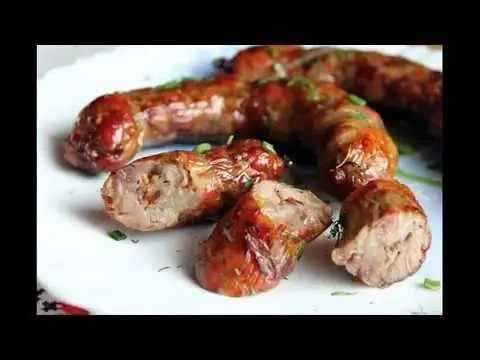 How to cook homemade pork sausage in the gut in the oven