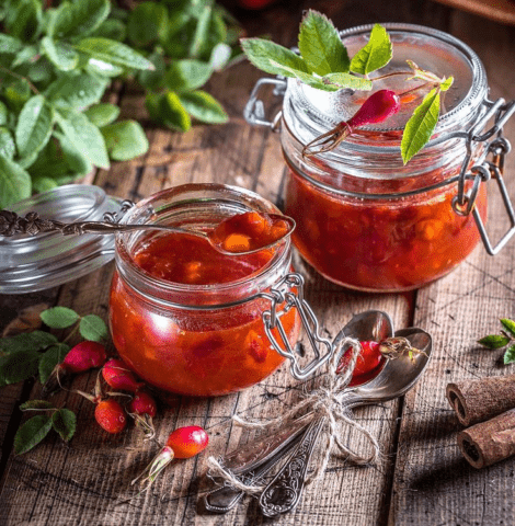 How to cook jam from leaves, rose hips