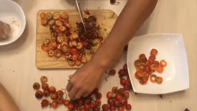 How to cook jam from leaves, rose hips