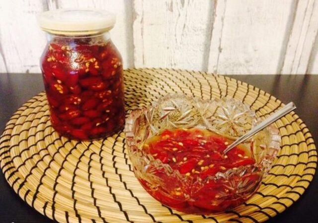 How to cook jam from leaves, rose hips