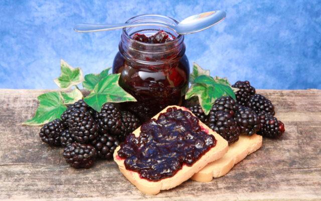 How to cook jam from raspberries