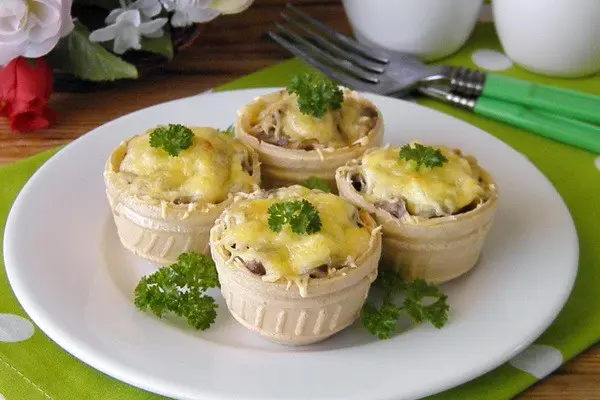 How to cook julienne with mushrooms in tartlets