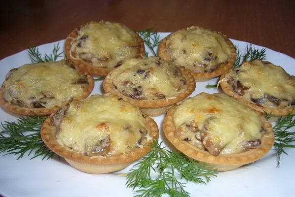 How to cook julienne with mushrooms in tartlets