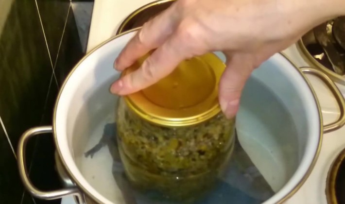 How to cook mushroom caviar from mushrooms with garlic