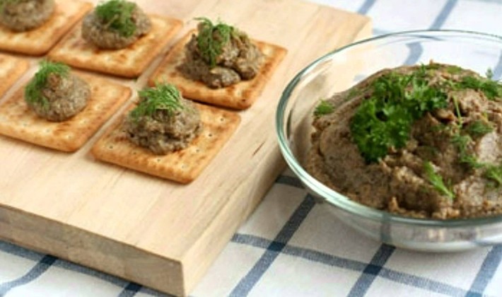 How to cook mushroom caviar from mushrooms with garlic