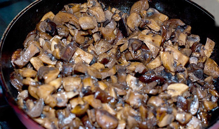 How to cook mushrooms in a slow cooker: recipes with photos