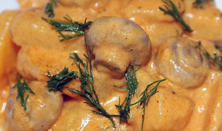 How to cook mushrooms in sour cream sauce