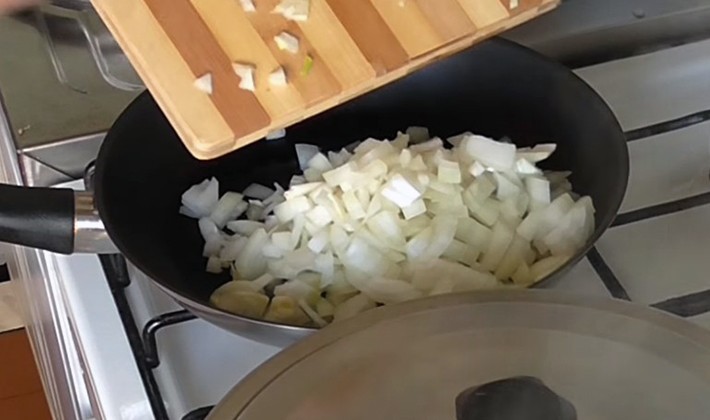 How to cook mushrooms in sour cream sauce