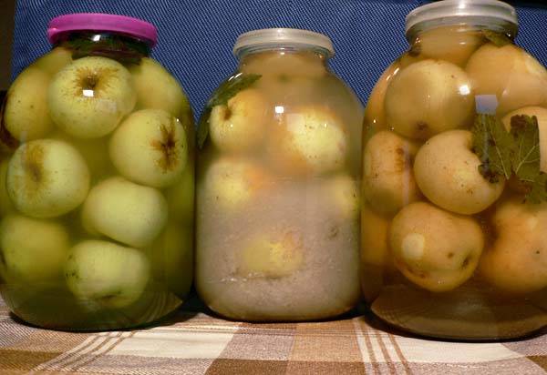 How to cook pickled apples at home