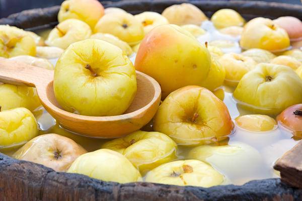 How to cook pickled apples at home