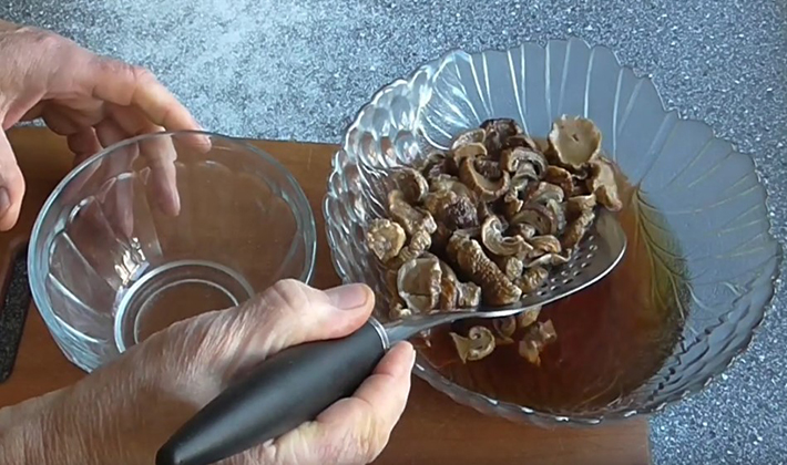 How to cook potatoes with dried porcini mushrooms