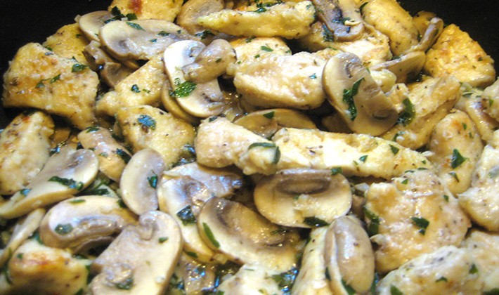 How to cook potatoes with mushrooms in sour cream