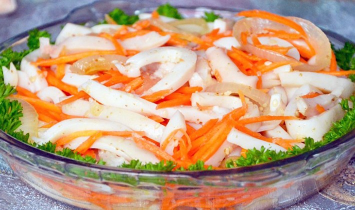 How to cook salads with champignons and carrots