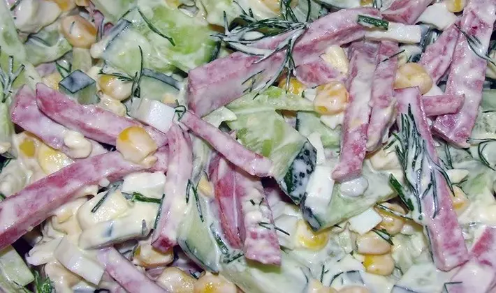 How to cook salads with croutons and champignons