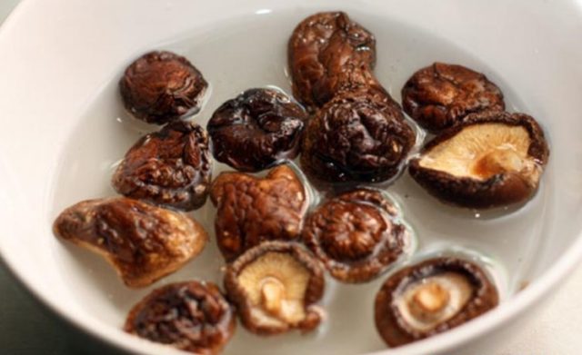 How to cook shiitake mushrooms: fresh, frozen, dried