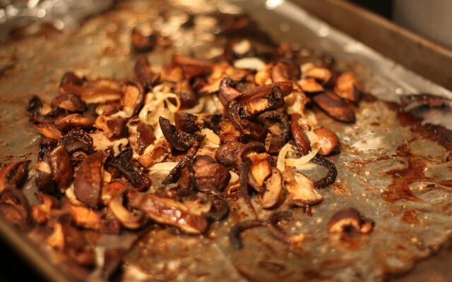 How to cook shiitake mushrooms: fresh, frozen, dried