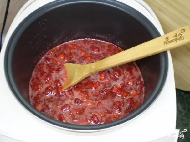 How to cook strawberry jam in a slow cooker