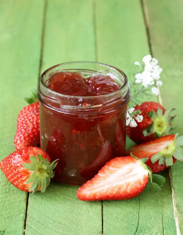 How to cook strawberry jam in a slow cooker