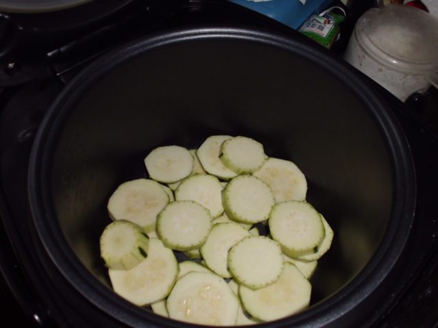 How to cook zucchini with mushrooms: in a slow cooker, in the oven