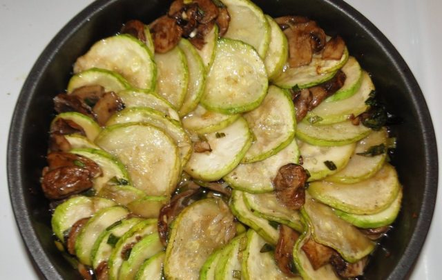 How to cook zucchini with mushrooms: in a slow cooker, in the oven