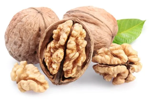 How to crack a walnut at home without damaging the kernel