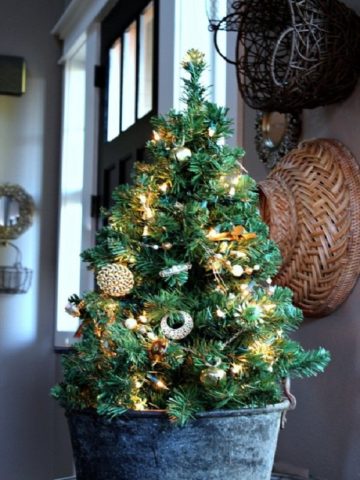 How to decorate a small Christmas tree: photos, ideas and tips