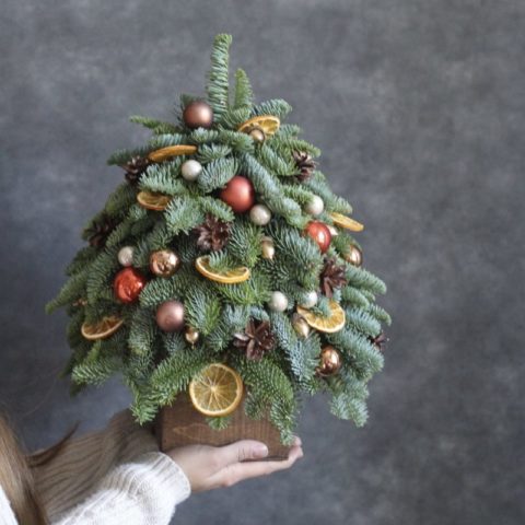 How to decorate a small Christmas tree: photos, ideas and tips