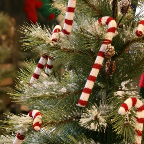 How to decorate a small Christmas tree: photos, ideas and tips