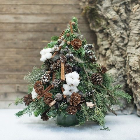 How to decorate a small Christmas tree: photos, ideas and tips