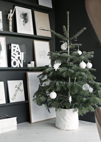 How to decorate a small Christmas tree: photos, ideas and tips