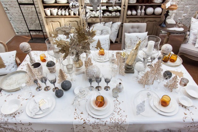 How to decorate the New Years table with your own hands: photos, design and serving ideas