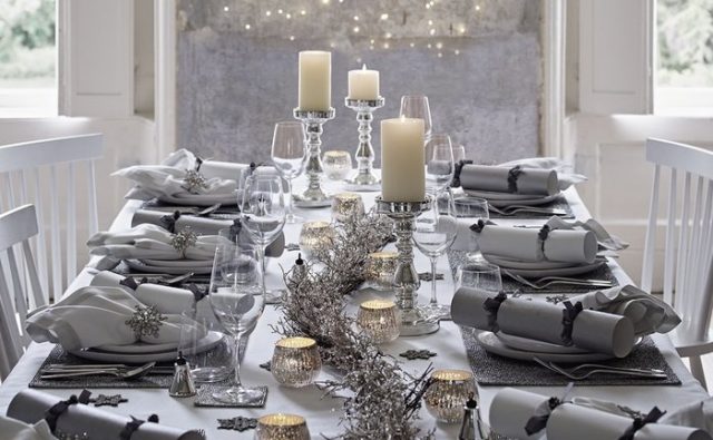 How to decorate the New Years table with your own hands: photos, design and serving ideas