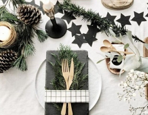 How to decorate the New Years table with your own hands: photos, design and serving ideas