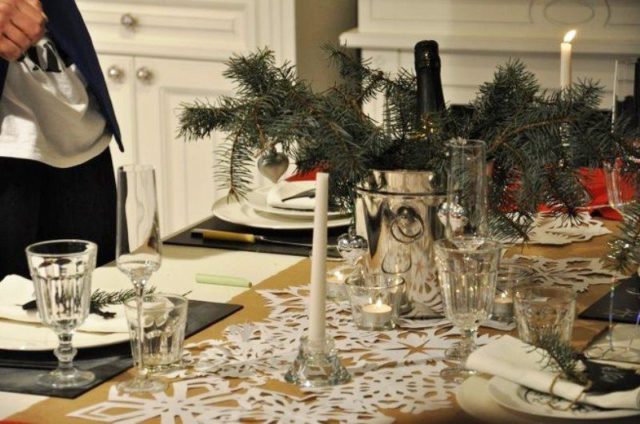 How to decorate the New Years table with your own hands: photos, design and serving ideas